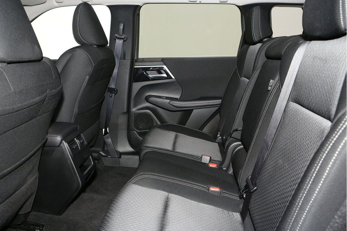 2024 Mitsubishi Outlander LS ZM