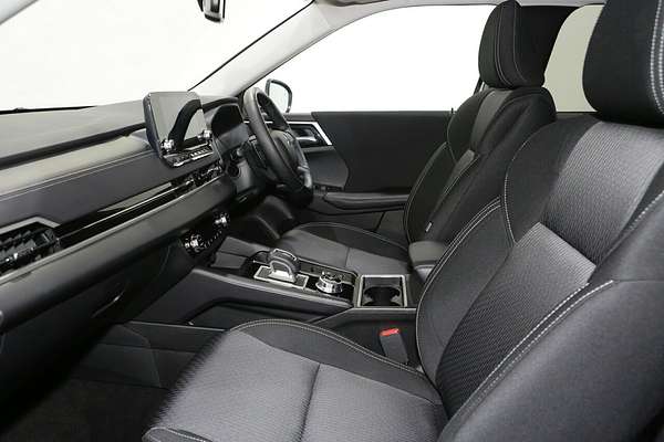 2024 Mitsubishi Outlander LS ZM