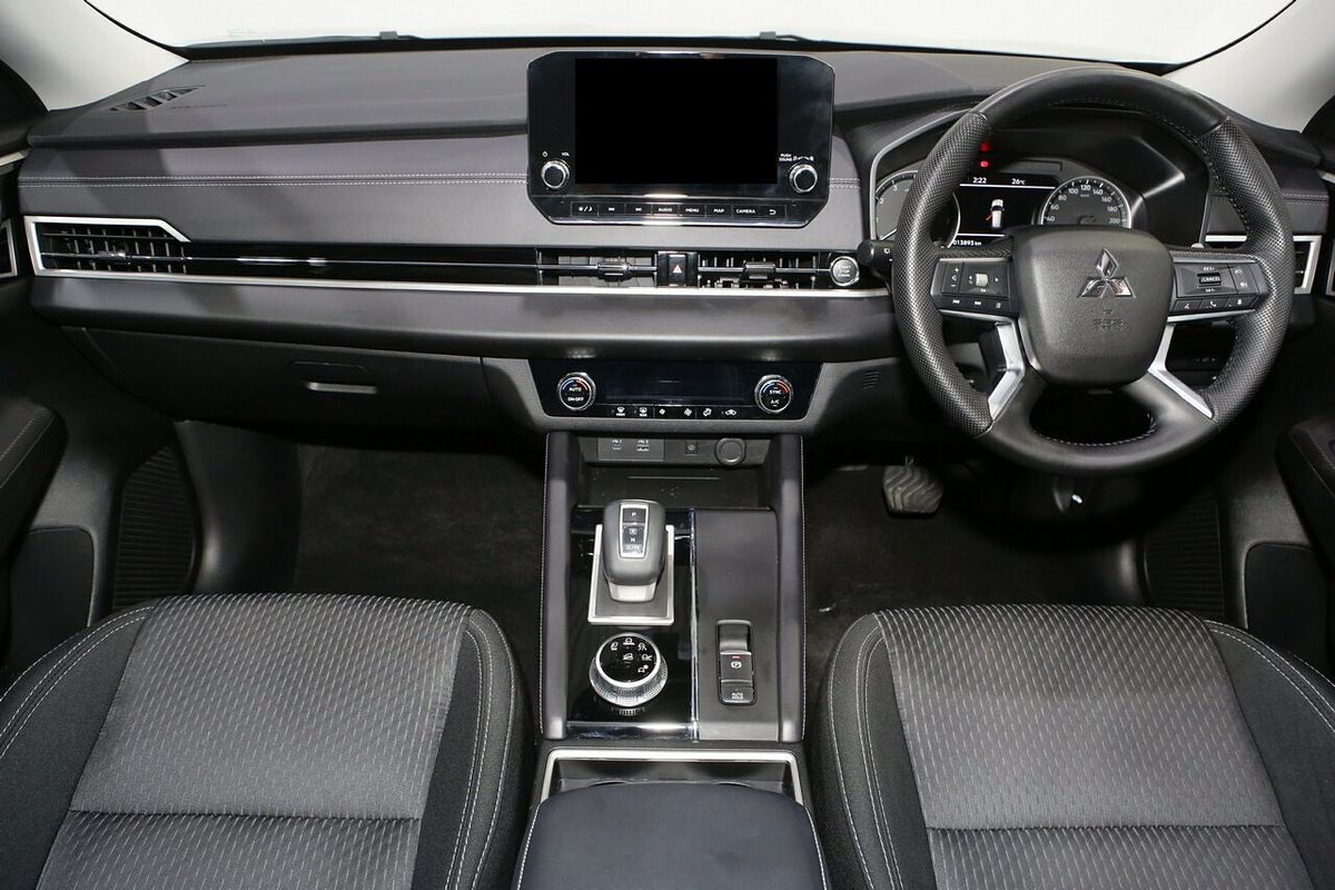 2024 Mitsubishi Outlander LS ZM