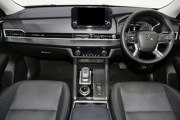 2024 Mitsubishi Outlander LS ZM