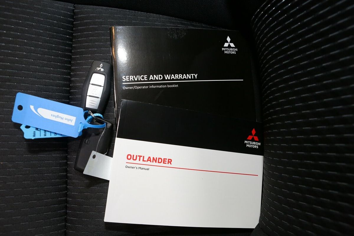 2024 Mitsubishi Outlander LS ZM