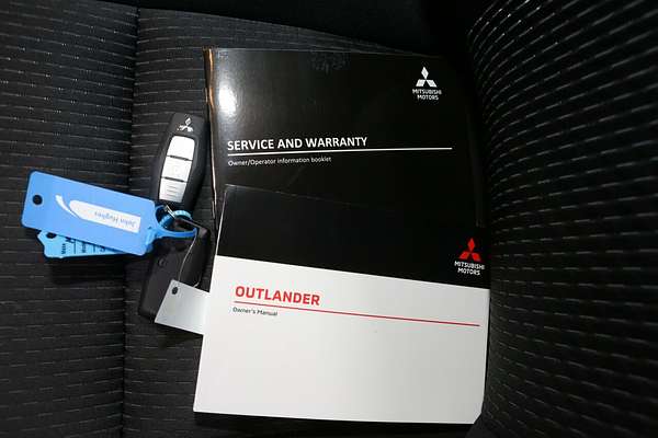 2024 Mitsubishi Outlander LS ZM