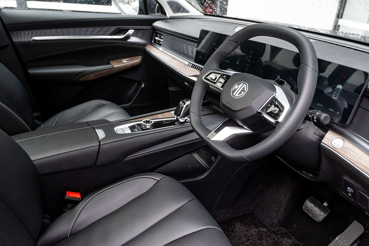 2025 MG QS Essence IS31