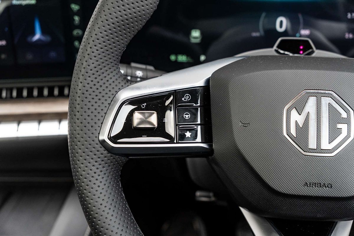 2025 MG QS Essence IS31