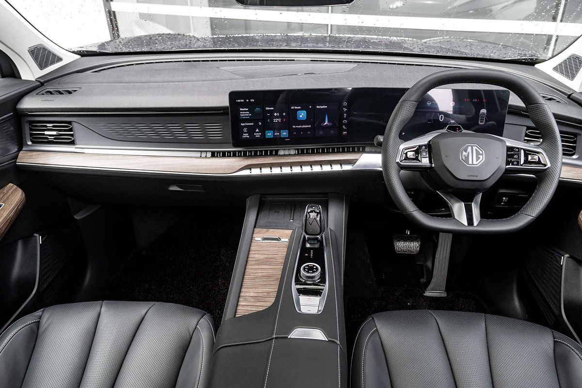 2025 MG QS Essence IS31