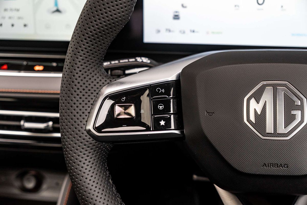 2025 MG HS Super Hybrid Essence AS33P