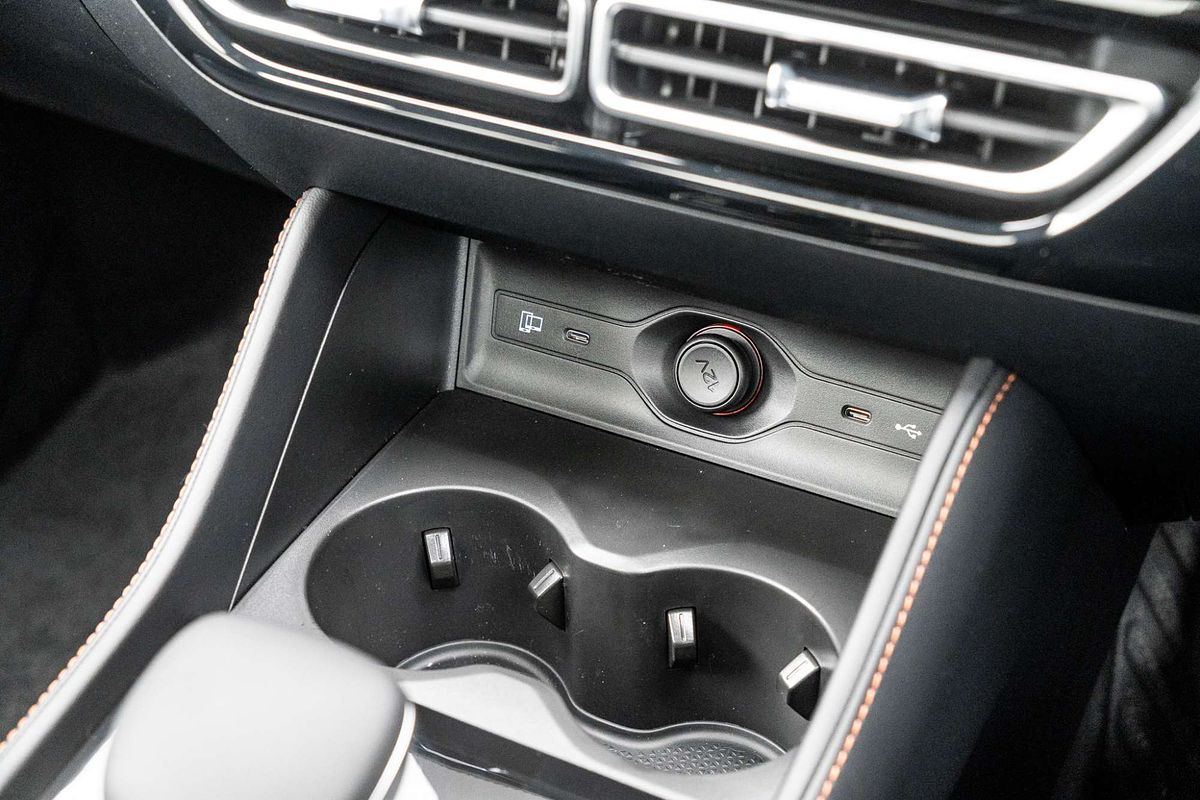 2025 MG HS Super Hybrid Essence AS33P