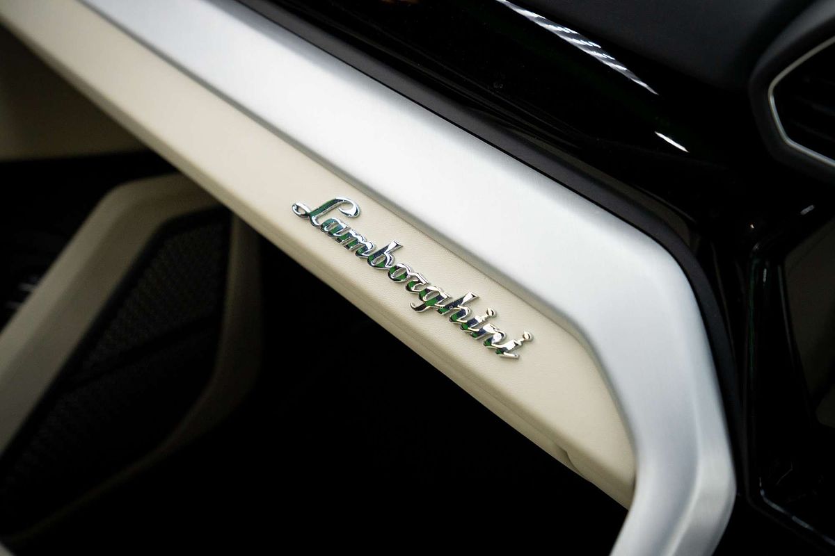 2023 Lamborghini Urus S 636