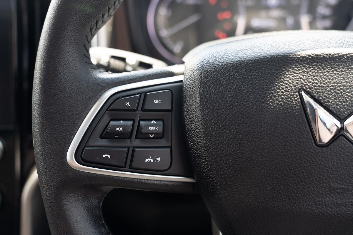 2023 Mahindra Scorpio Z8