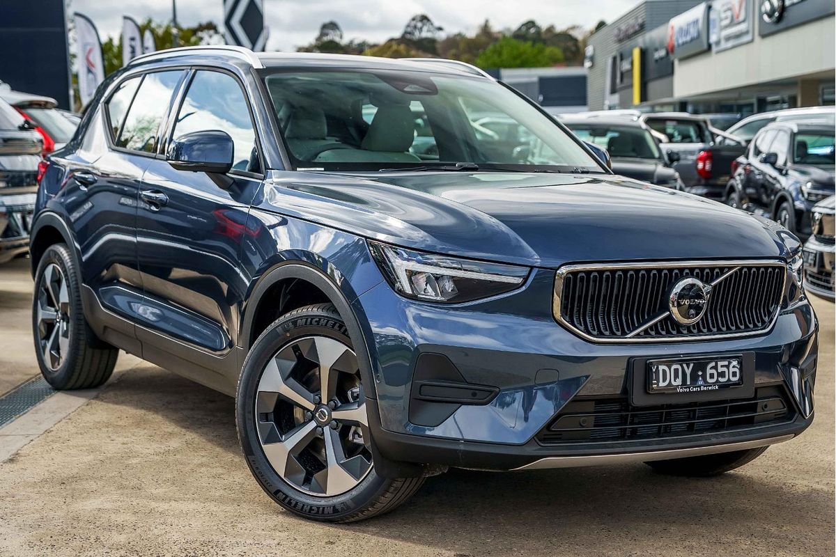 2025 Volvo XC40 Plus B4