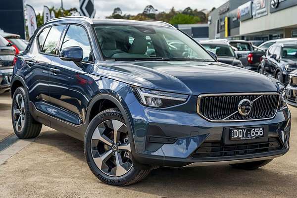 2025 Volvo XC40 Plus B4