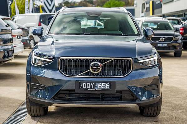 2025 Volvo XC40 Plus B4