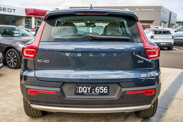 2025 Volvo XC40 Plus B4