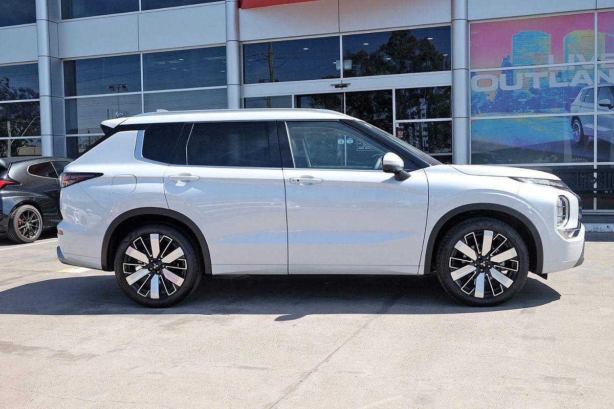 2025 Mitsubishi Outlander Exceed ZM