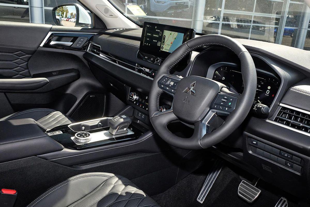 2025 Mitsubishi Outlander Exceed ZM