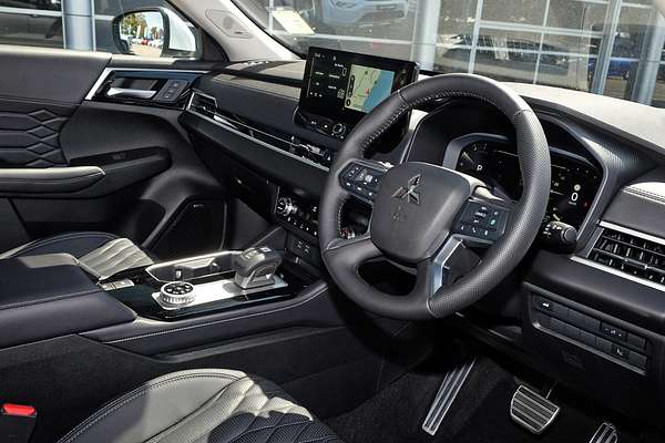 2025 Mitsubishi Outlander Exceed ZM