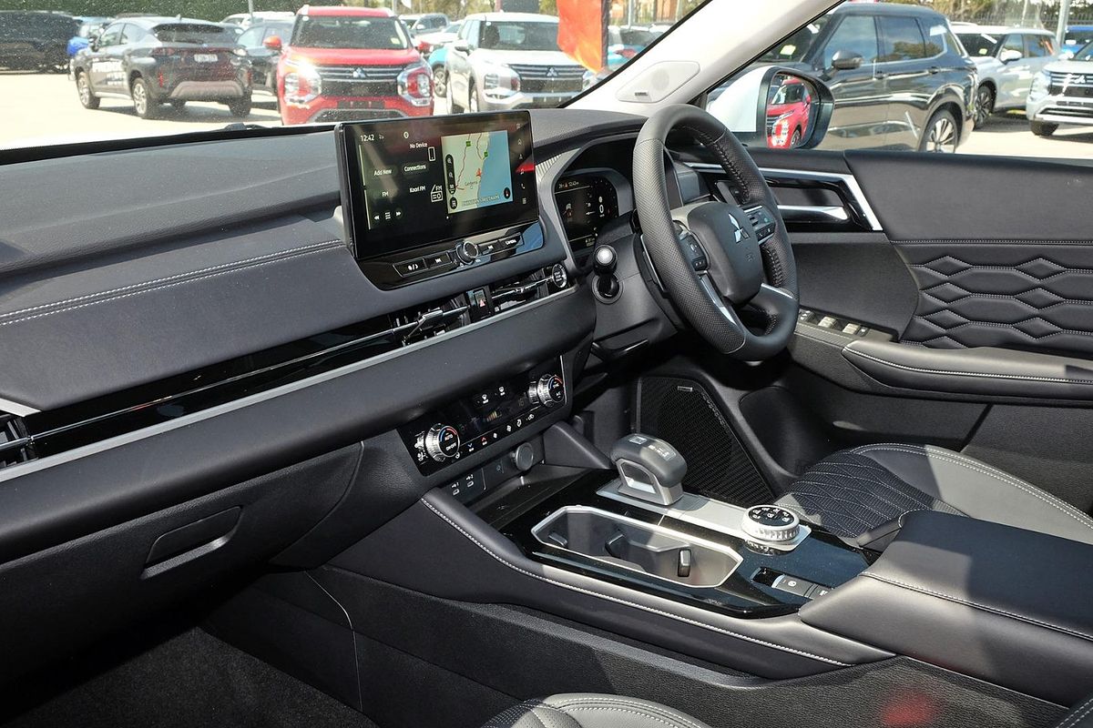 2025 Mitsubishi Outlander Exceed ZM