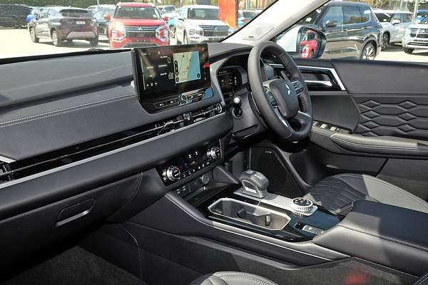 2025 Mitsubishi Outlander Exceed ZM