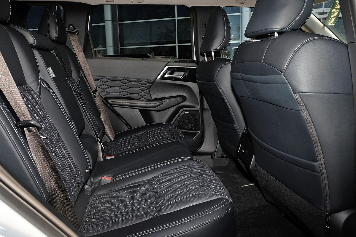 2025 Mitsubishi Outlander Exceed ZM