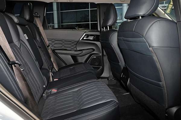 2025 Mitsubishi Outlander Exceed ZM