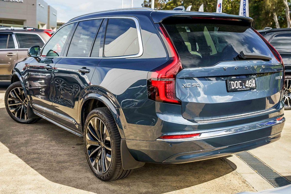 2025 Volvo XC90 Ultra B5 Bright