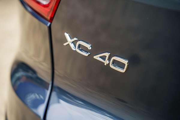 2025 Volvo XC40 Plus B4