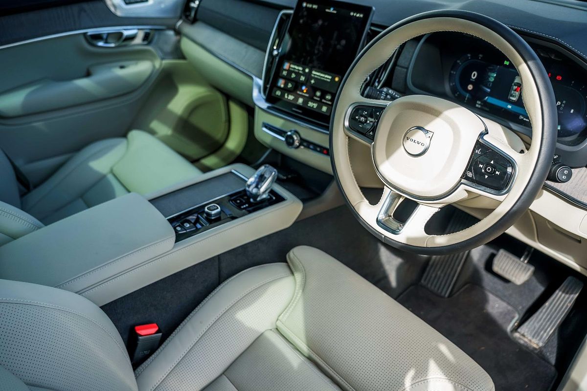 2025 Volvo XC90 Ultra B5 Bright