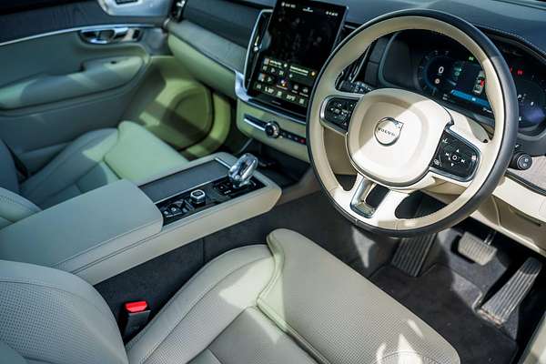 2025 Volvo XC90 Ultra B5 Bright