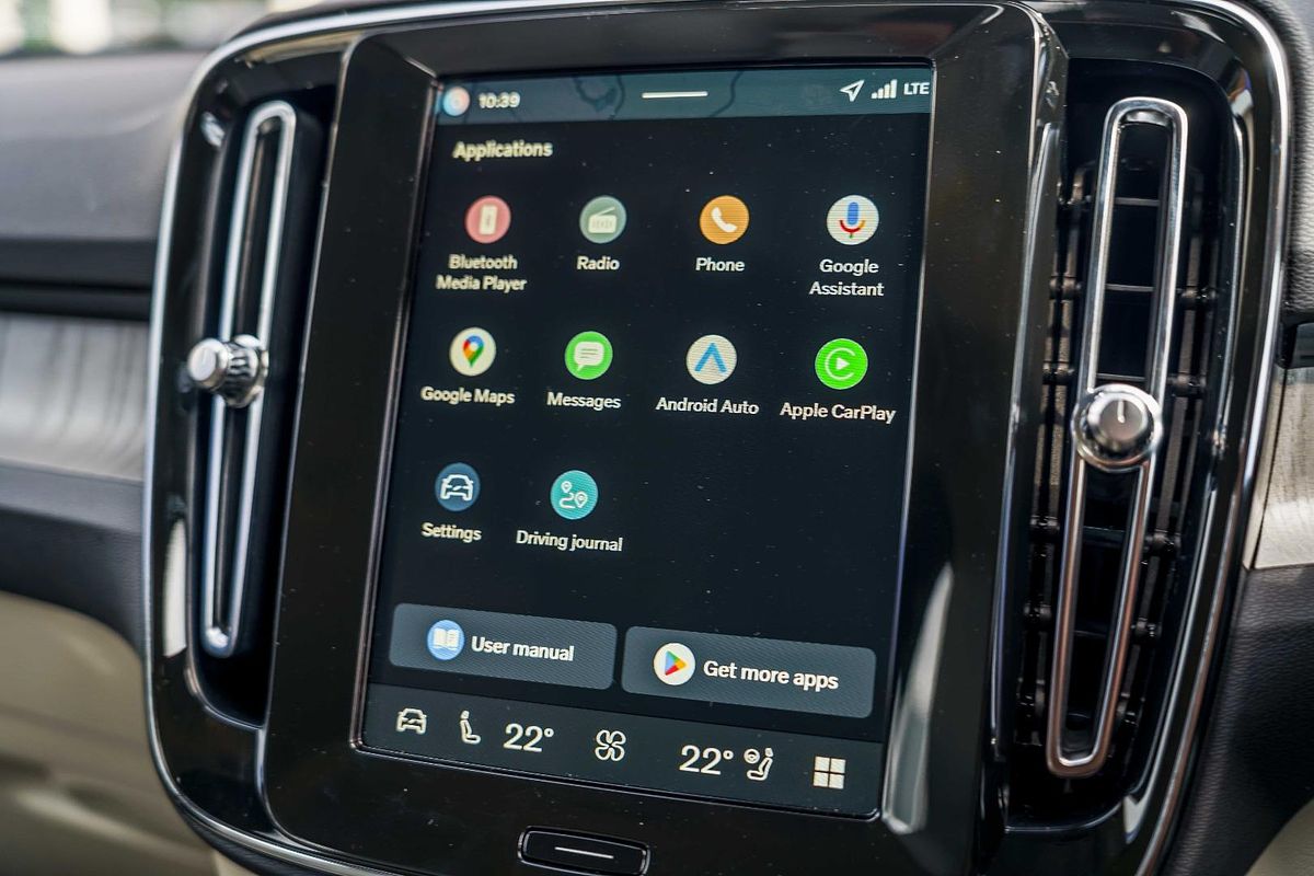 2025 Volvo XC40 Plus B4