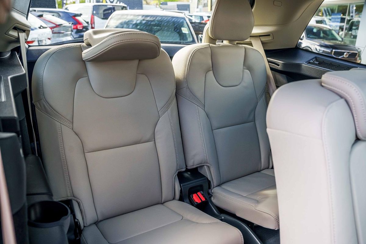2025 Volvo XC90 Ultra B5 Bright