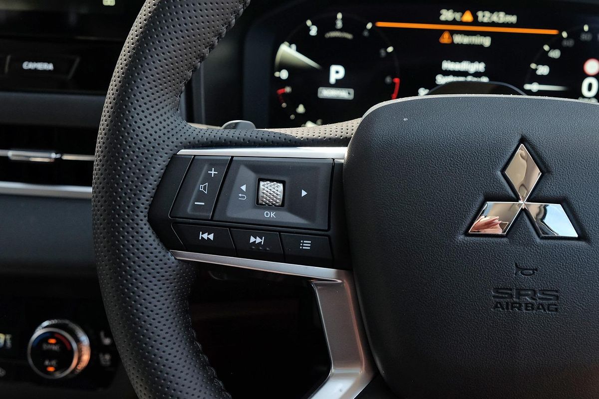 2025 Mitsubishi Outlander Exceed ZM