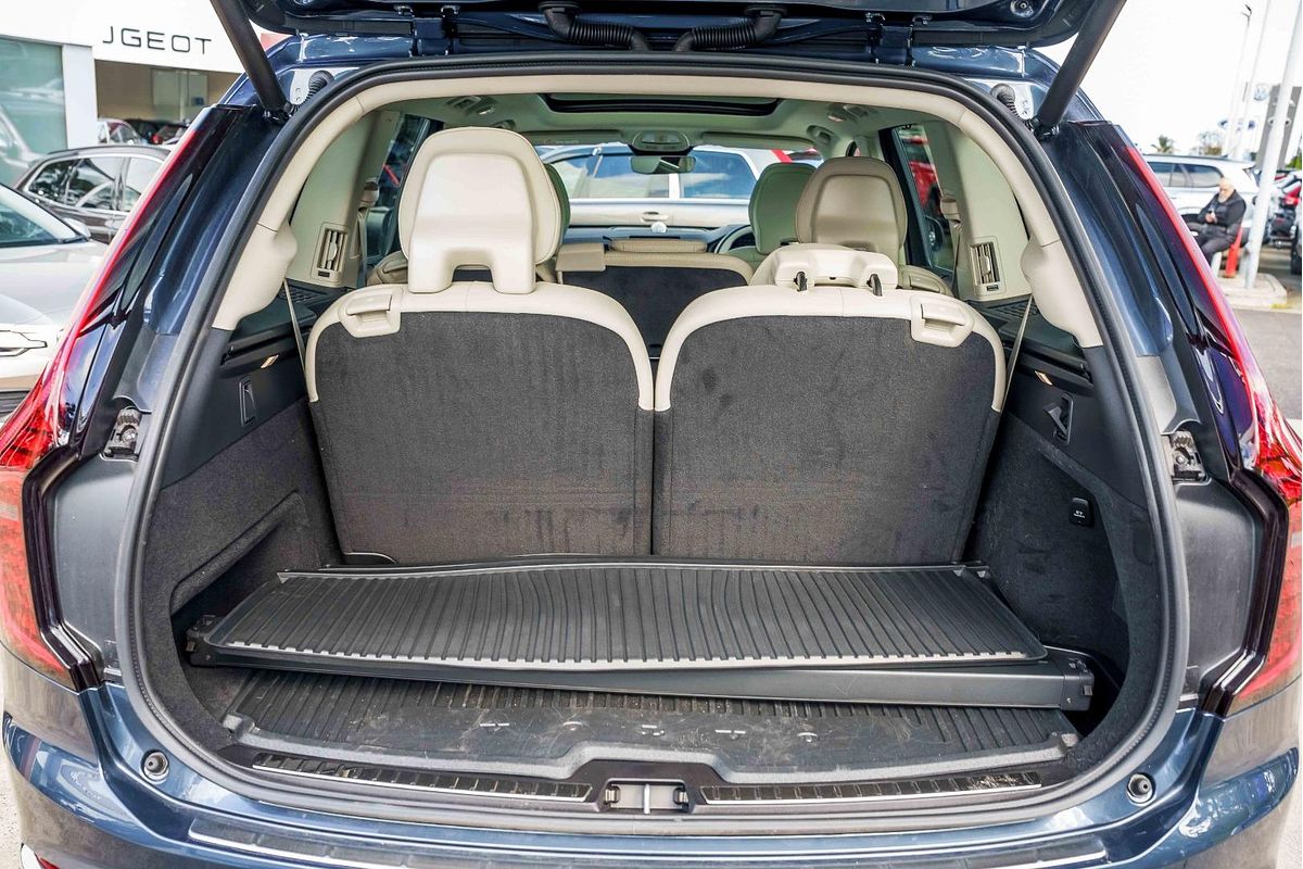 2025 Volvo XC90 Ultra B5 Bright