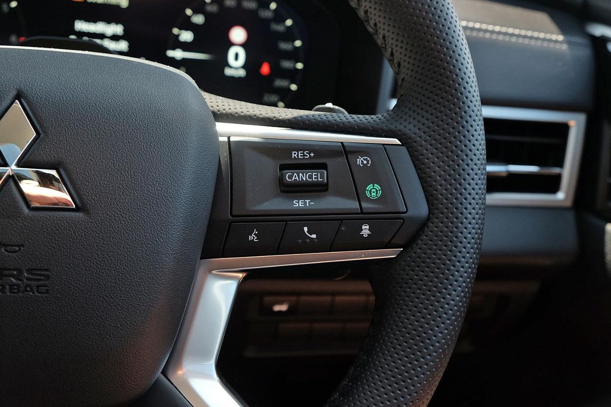 2025 Mitsubishi Outlander Exceed ZM