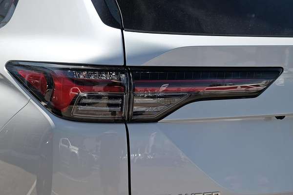 2025 Mitsubishi Outlander Exceed ZM