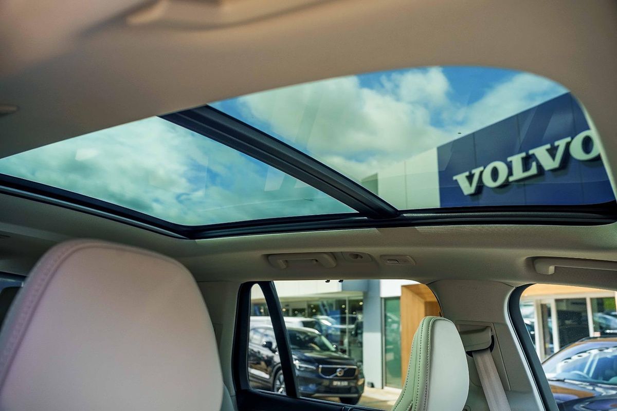 2025 Volvo XC90 Ultra B5 Bright