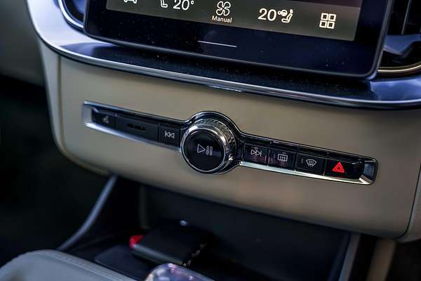 2025 Volvo XC90 Ultra B5 Bright