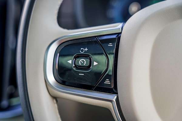 2025 Volvo XC90 Ultra B5 Bright