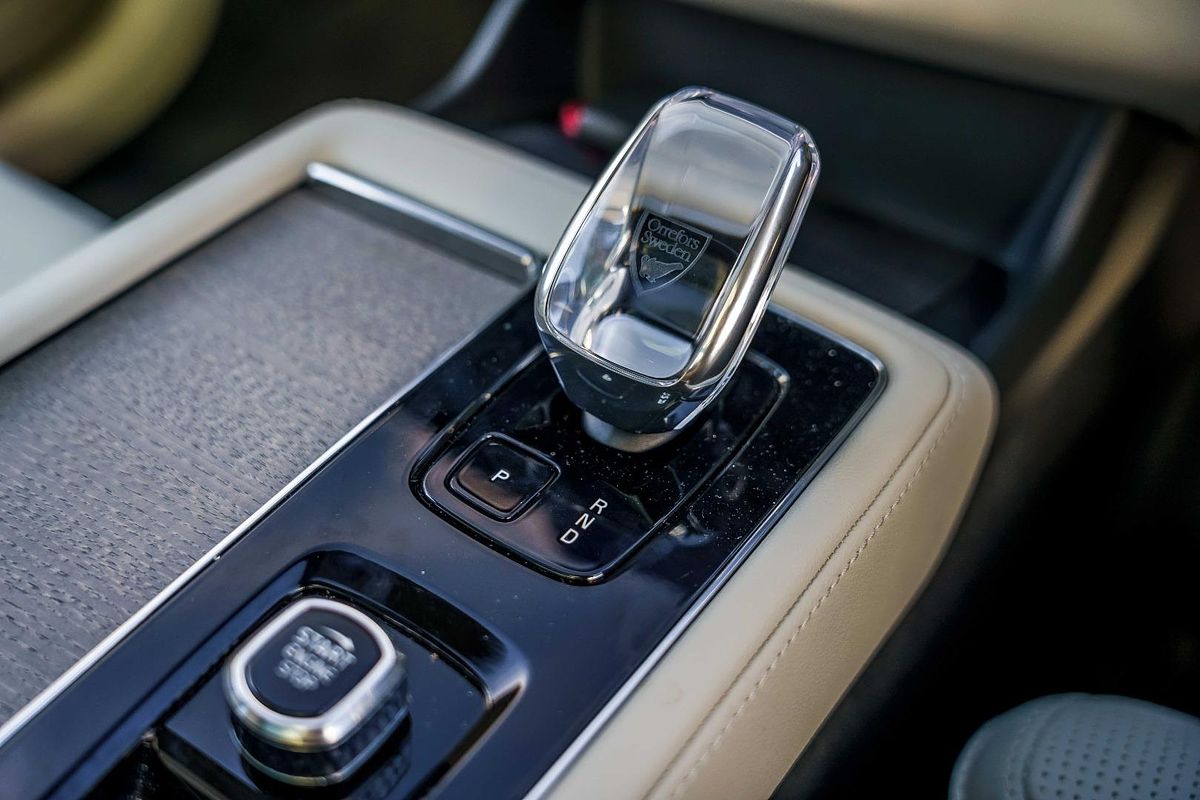 2025 Volvo XC90 Ultra B5 Bright