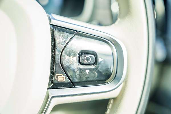 2025 Volvo XC90 Ultra B5 Bright