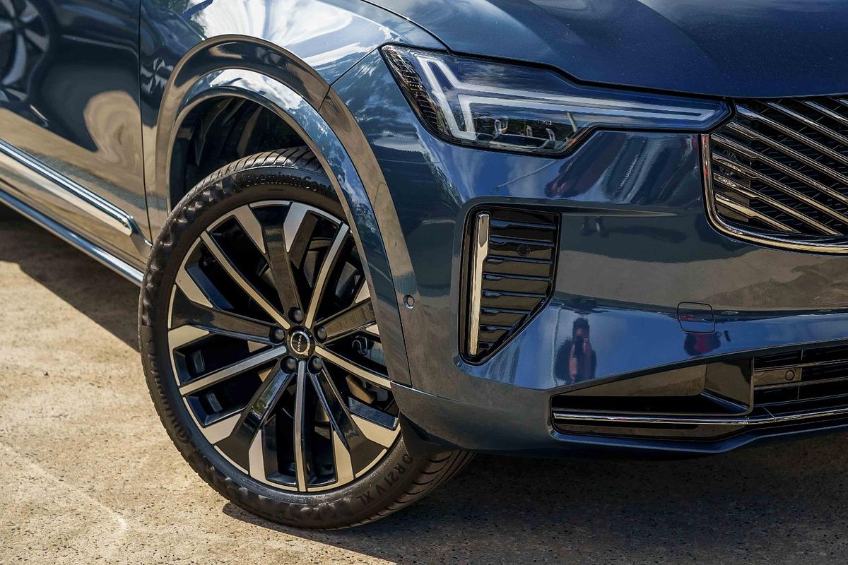 2025 Volvo XC90 Ultra B5 Bright