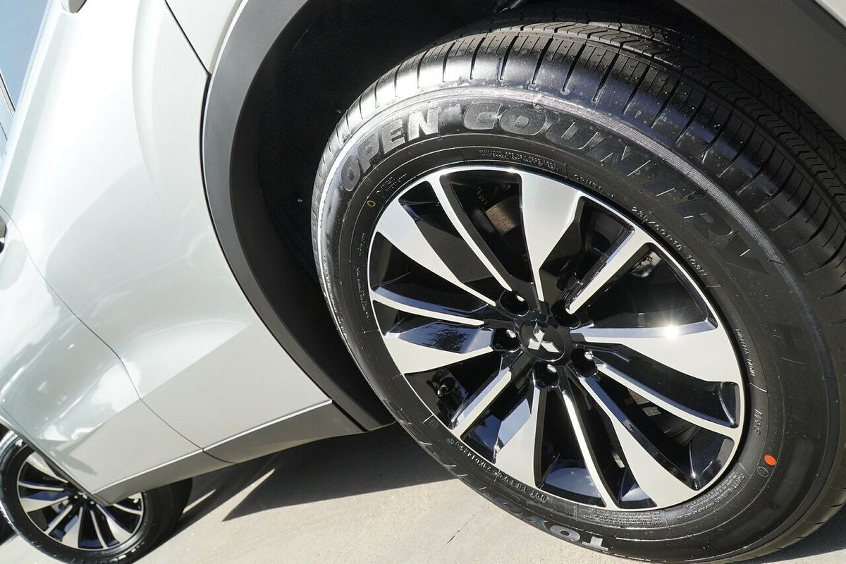 2025 Mitsubishi Outlander LS ZM