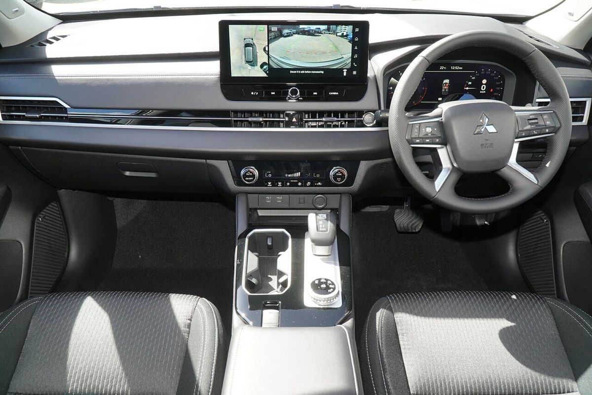 2025 Mitsubishi Outlander LS ZM