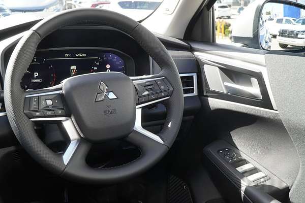 2025 Mitsubishi Outlander LS ZM