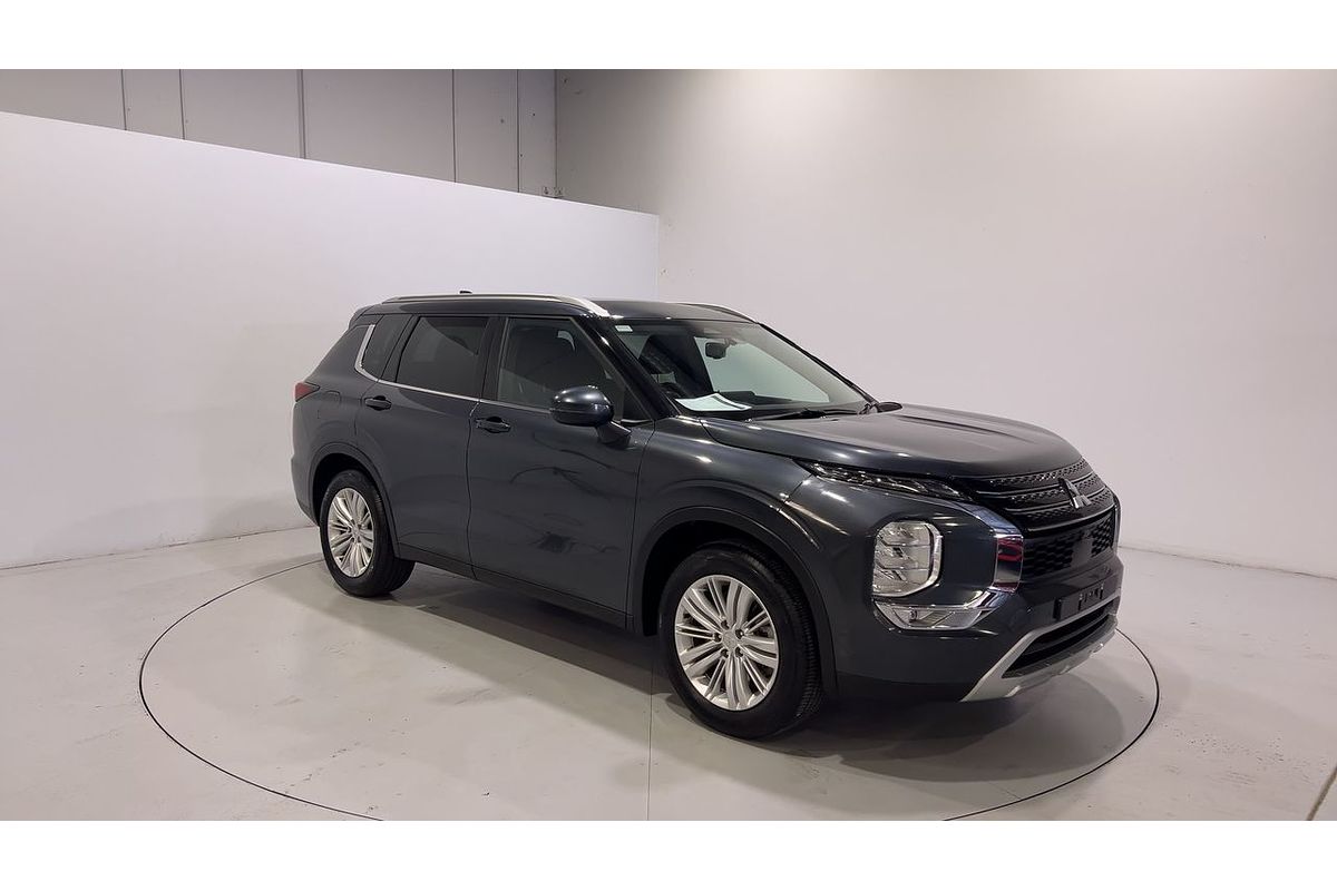 2023 Mitsubishi Outlander LS Black Edition ZM