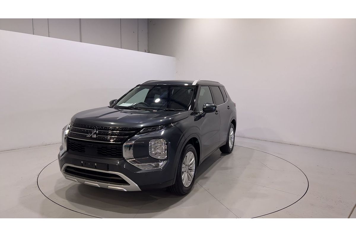 2023 Mitsubishi Outlander LS Black Edition ZM