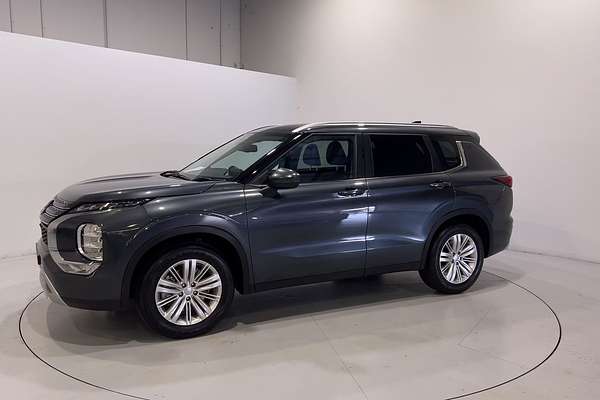 2023 Mitsubishi Outlander LS Black Edition ZM