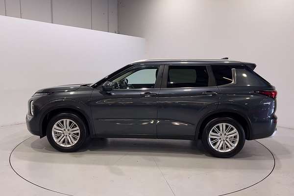 2023 Mitsubishi Outlander LS Black Edition ZM