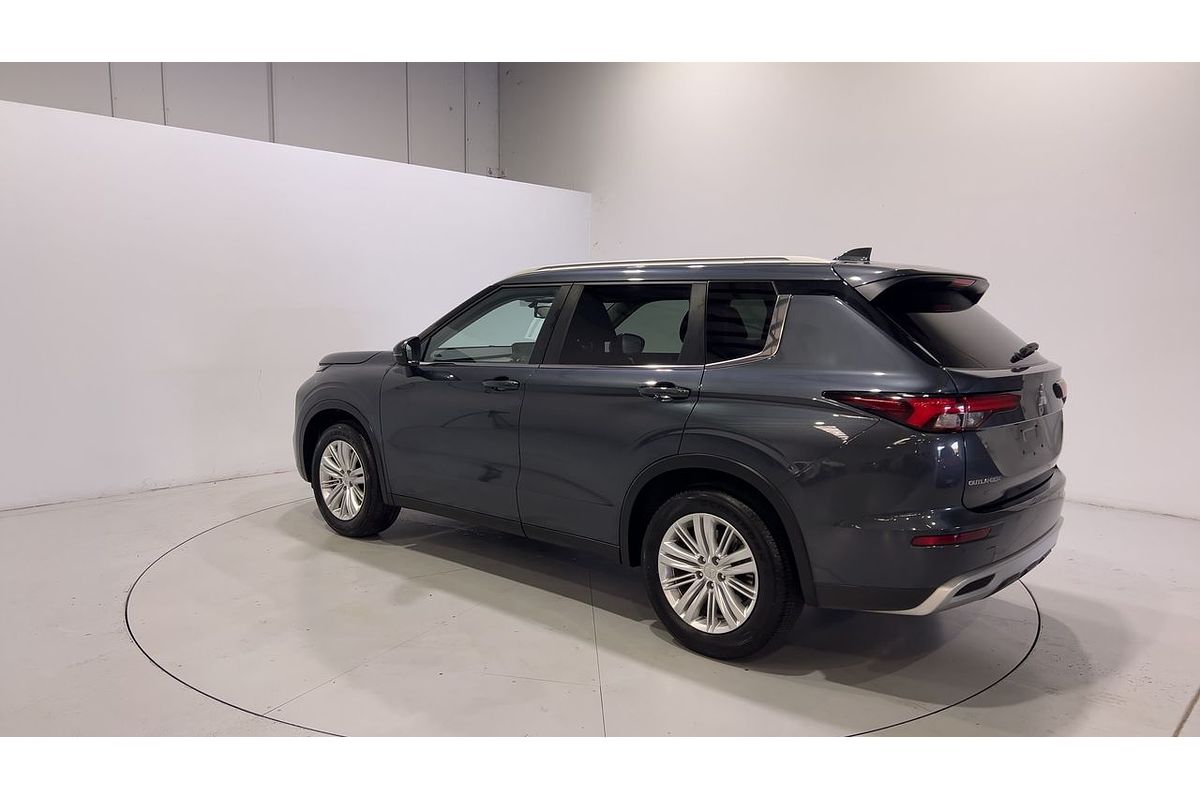 2023 Mitsubishi Outlander LS Black Edition ZM