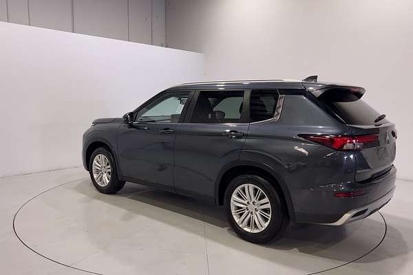 2023 Mitsubishi Outlander LS Black Edition ZM