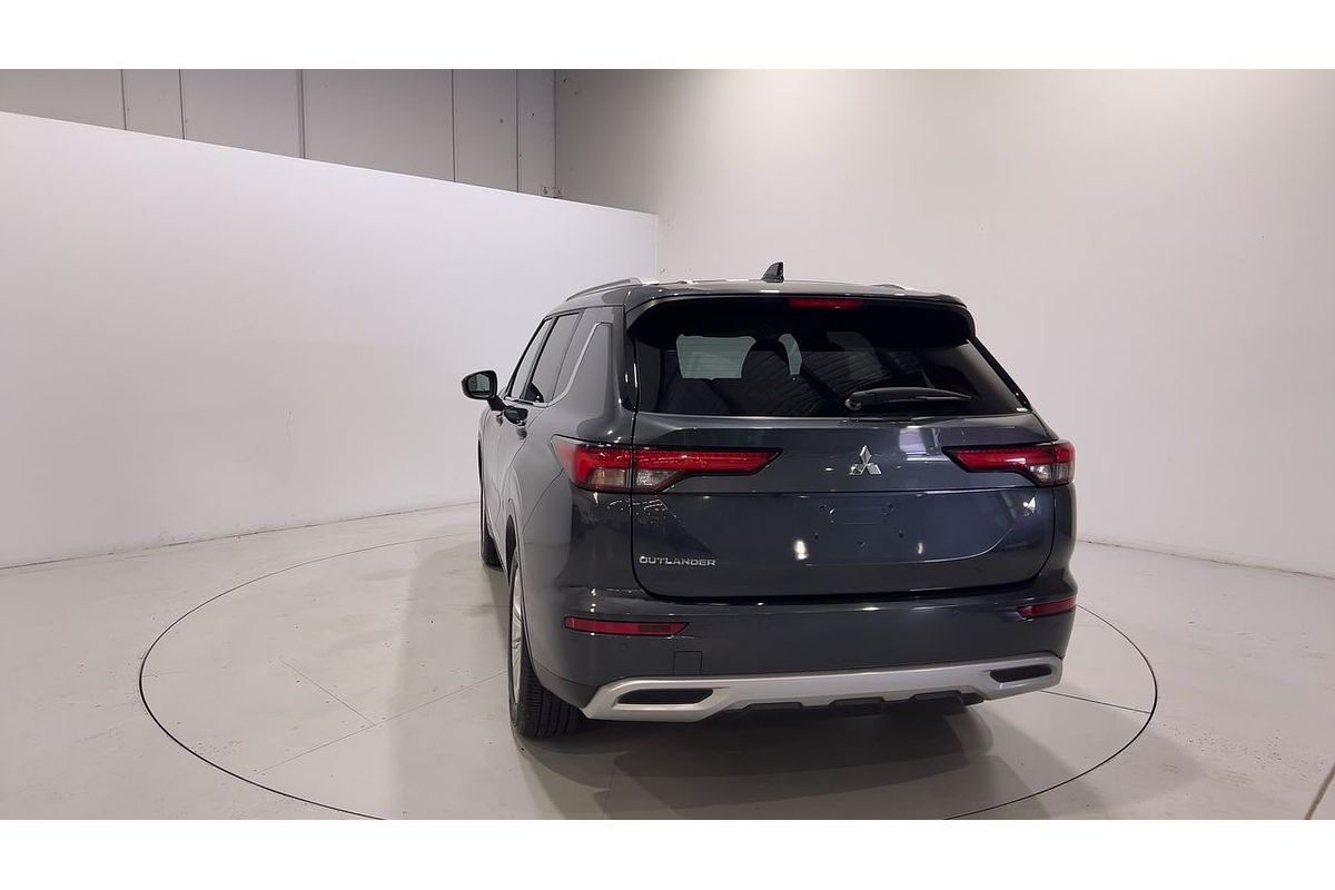 2023 Mitsubishi Outlander LS Black Edition ZM